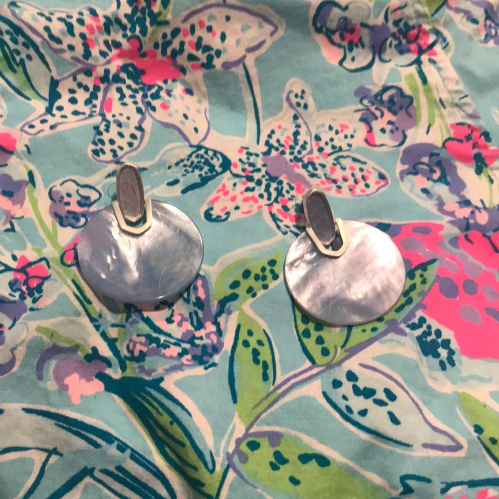 NWOT Kendra Scott Illusion Earrings